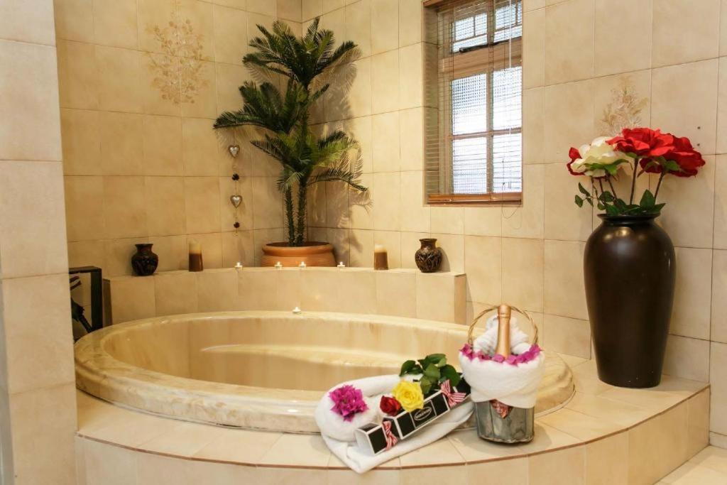 Sunbell Ventures Guesthouse ケープタウン エクステリア 写真