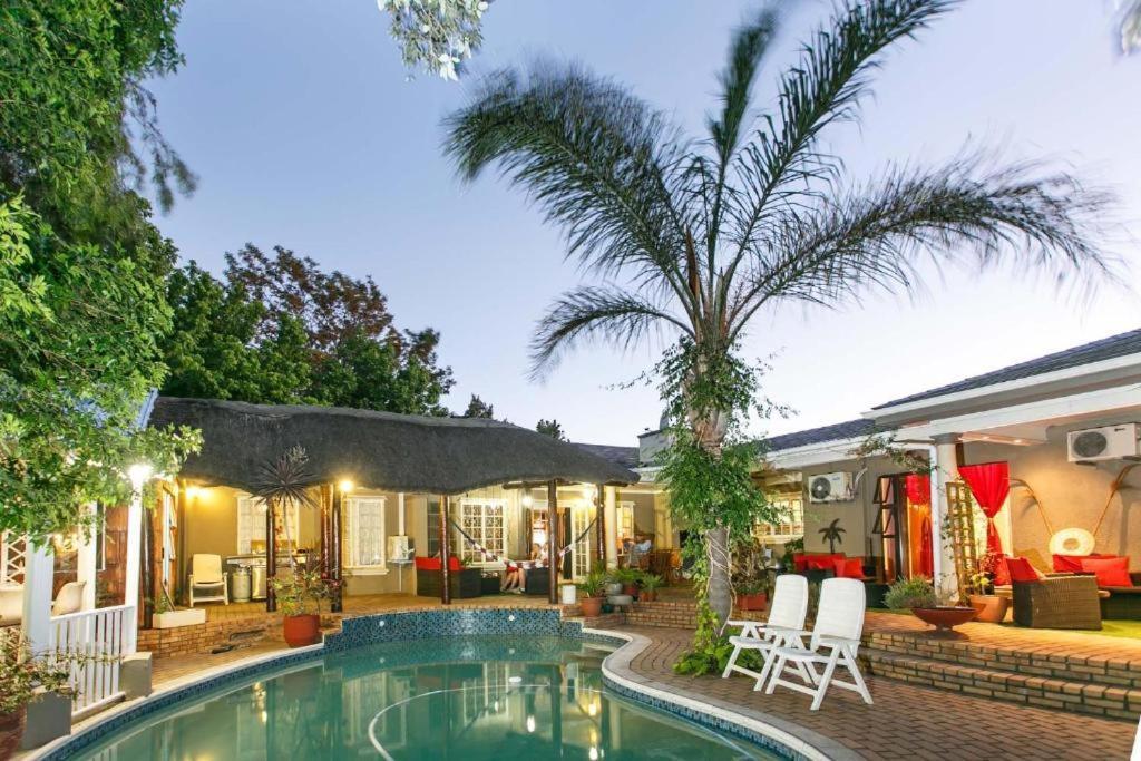 Sunbell Ventures Guesthouse ケープタウン エクステリア 写真