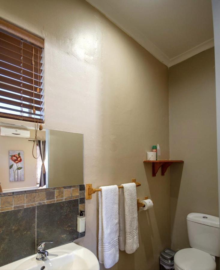Sunbell Ventures Guesthouse ケープタウン エクステリア 写真